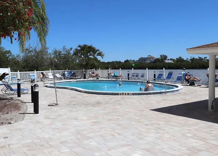 509 Bayshores Yacht Tennis Club