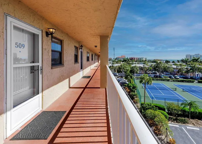 509 Bayshores Yacht Tennis Club * Clearwater Beach
